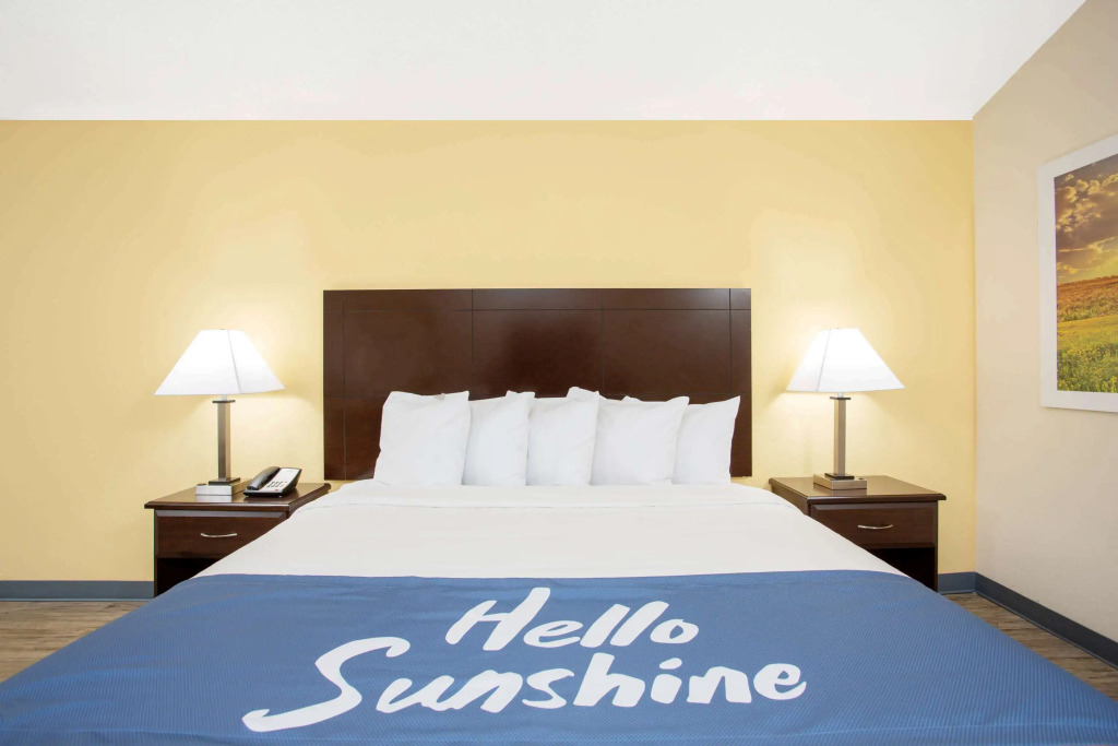 Days Inn by Wyndham Lake City