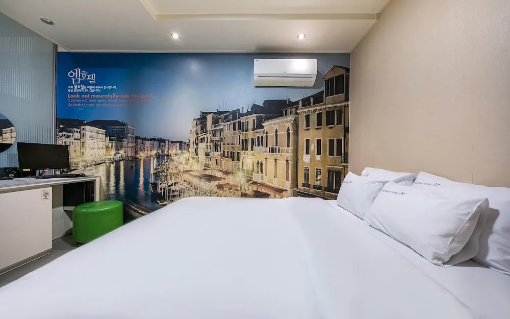 Jinju M Hotel