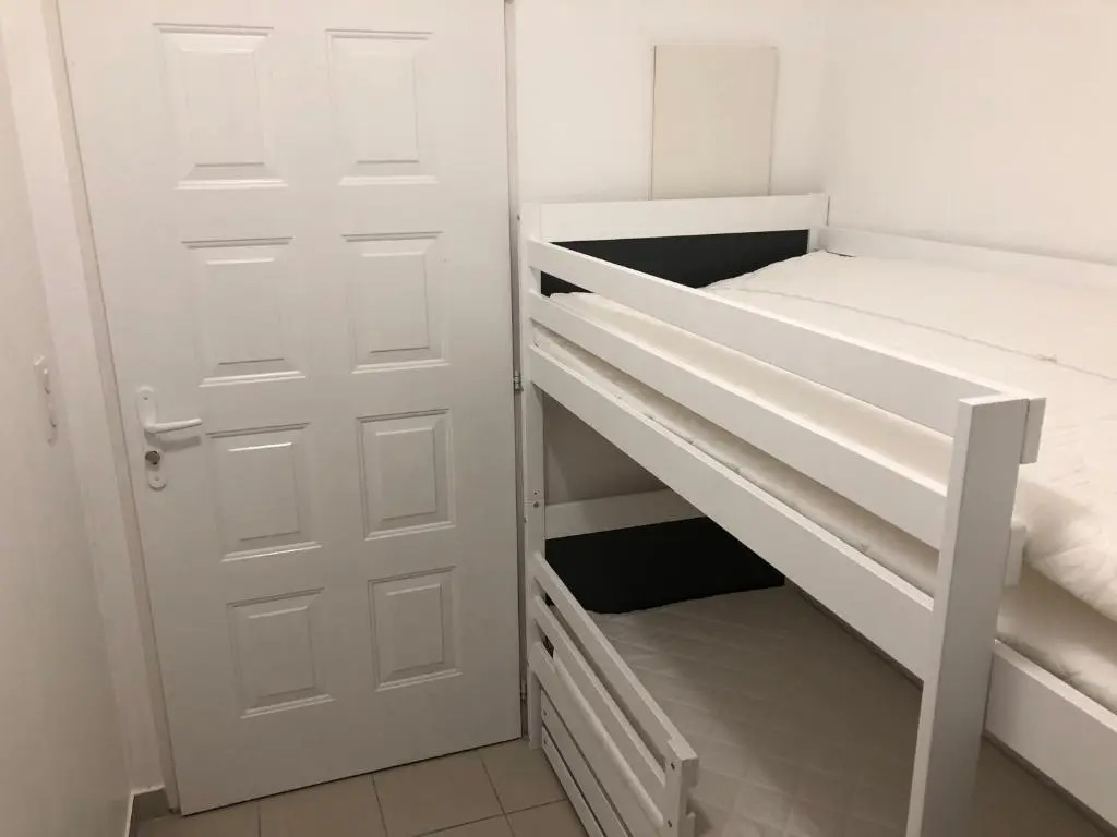 Porticcio centre plage à pieds, studio-cabine 4 Pers max, promo 7 nuits