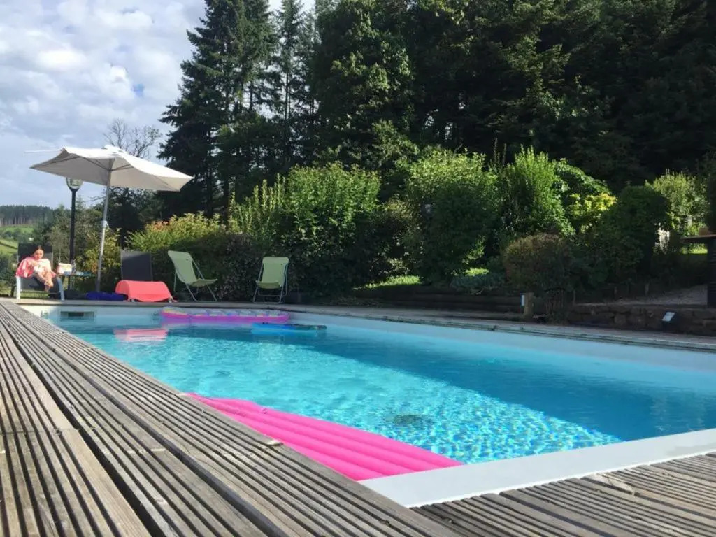 Maison de vacances spacieuse avec jardin et animaux admis - FR-1-496-247
