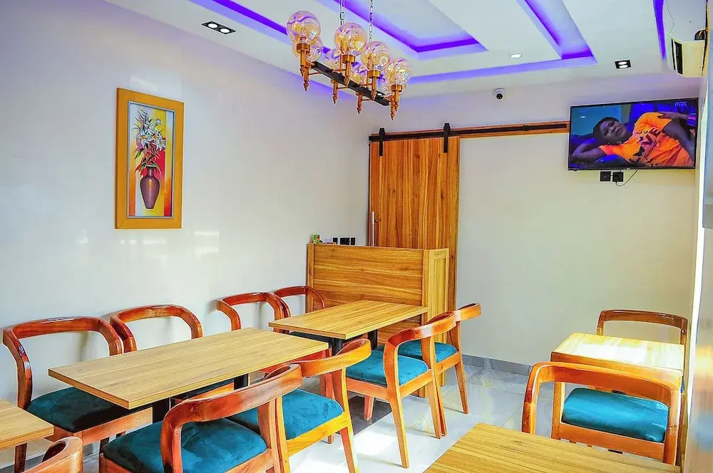 Kashvalley Hotel and Suites