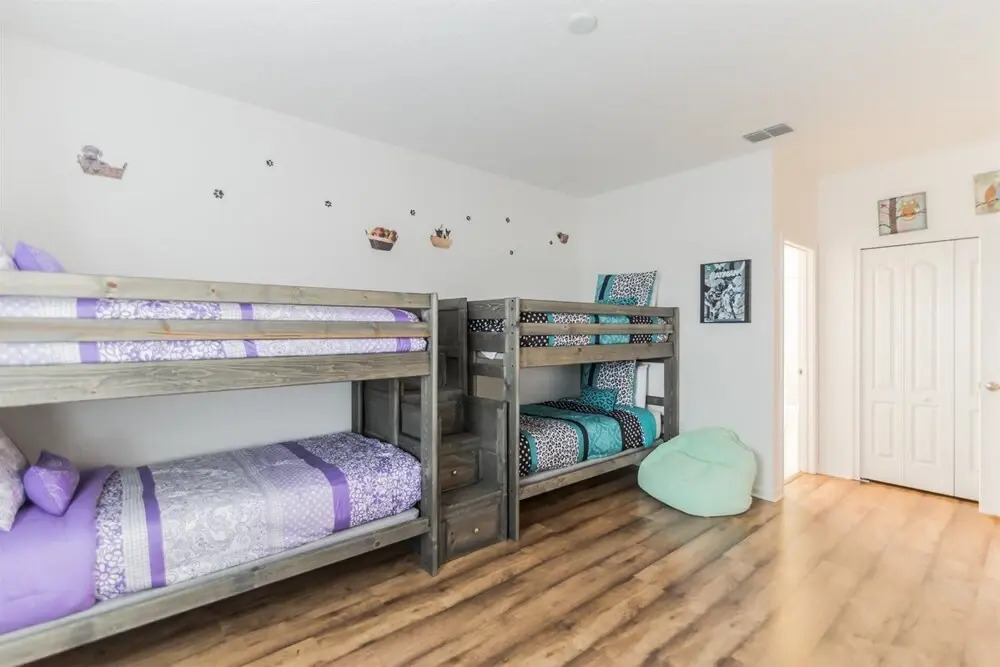 Lovely 6 Bedroom Home in the Solterra Community - 518