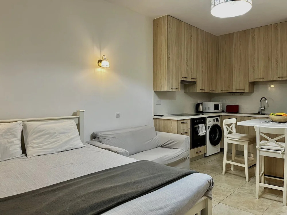 157 LIM - Stay Sunsea Studio
