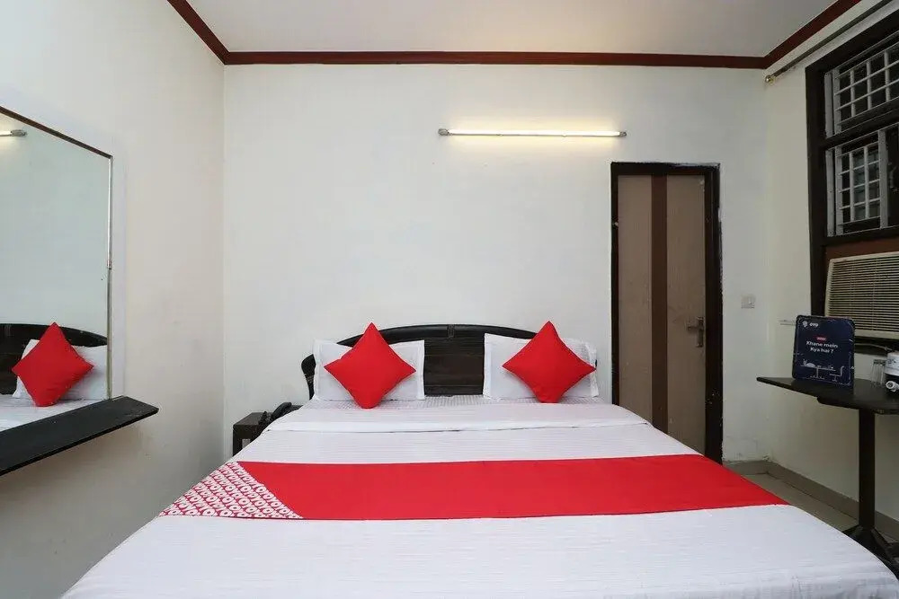OYO 28620 Hotel Monarch