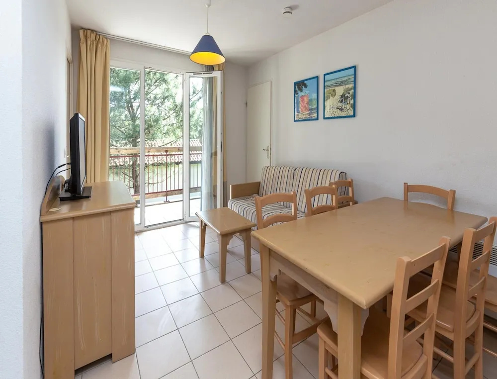 Chic Stay Near Forest