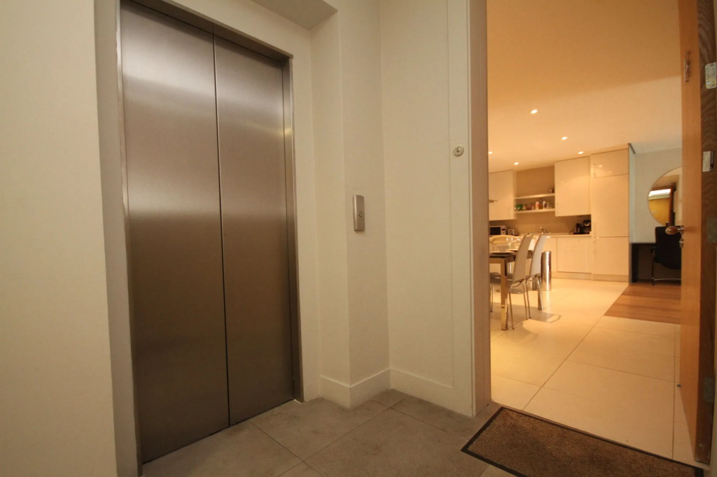 Lower Baggot Street Apartment