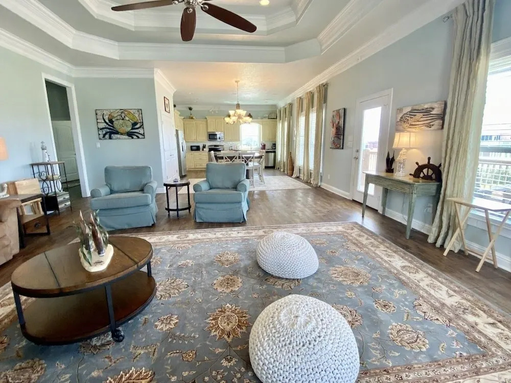 Knot Flying 3 Bedroom Home