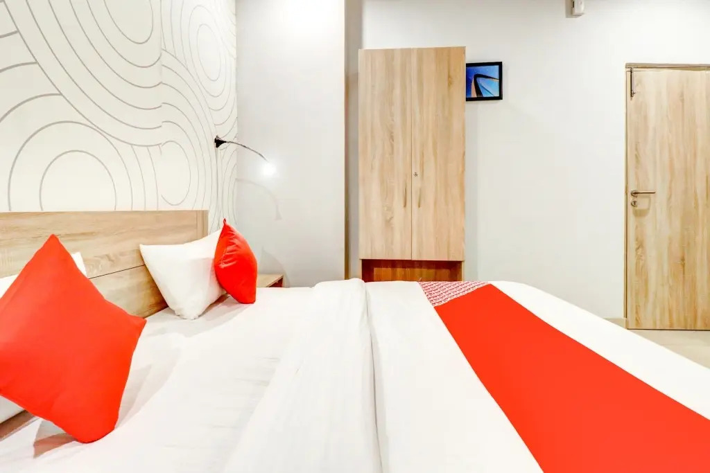 OYO 79898 Grand Hotel