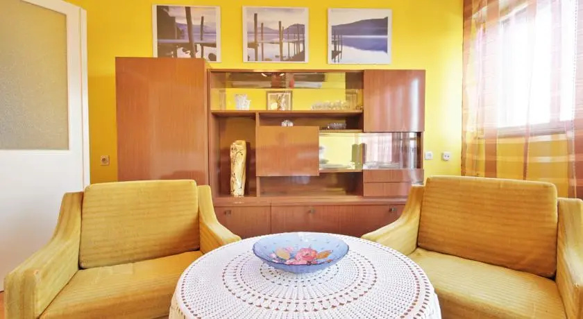 Red Beach Apartment