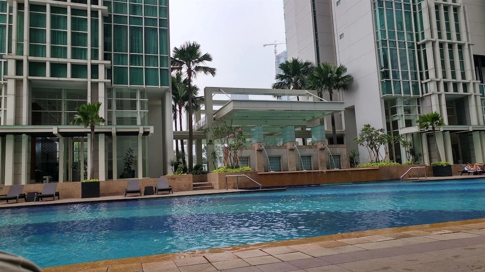 Luxury 3 Bedroom The Peak Apartment By Travelio