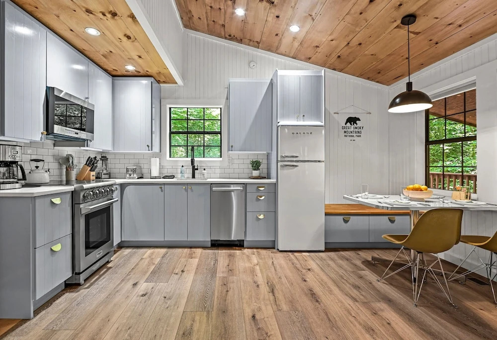 Smoky Mountains Honeymoon Cabin Dog Friendly