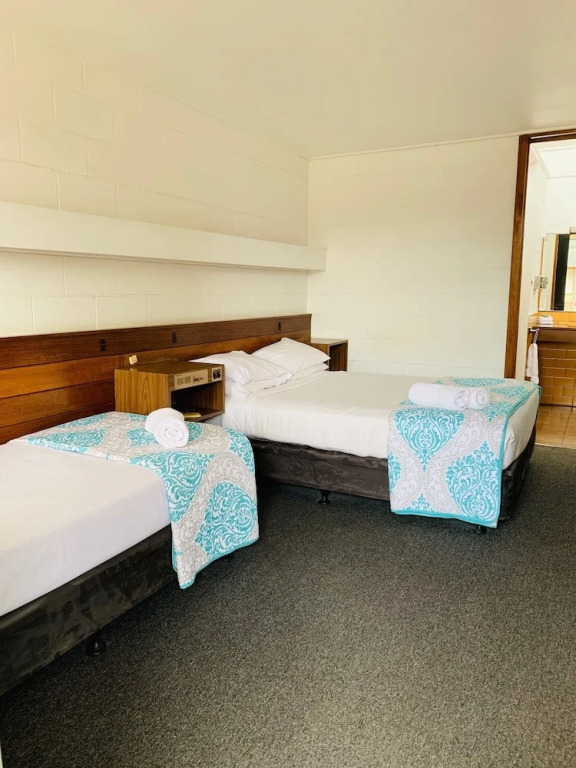 Caledonian Hotel Motel