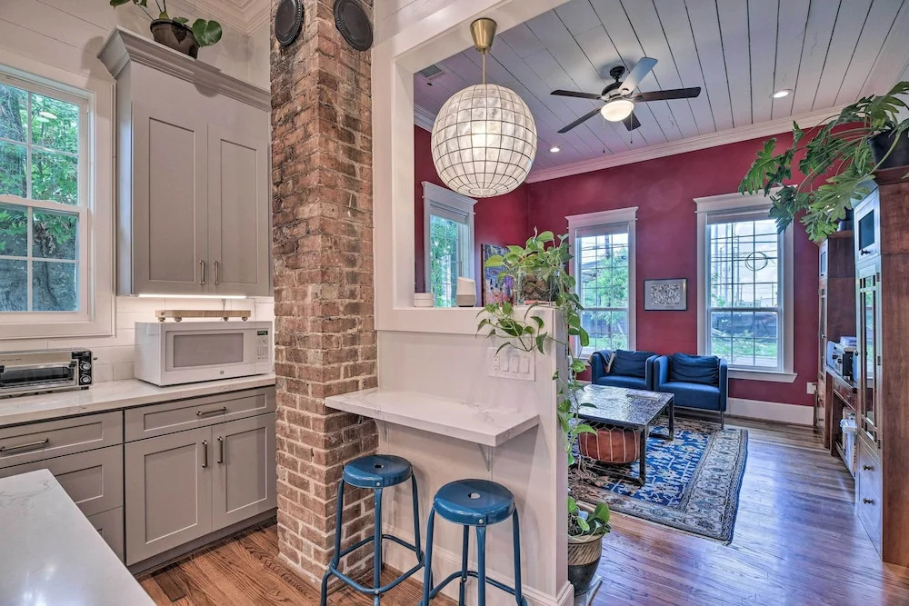 Historic Houston Bungalow ~ 2 Mi to Downtown!