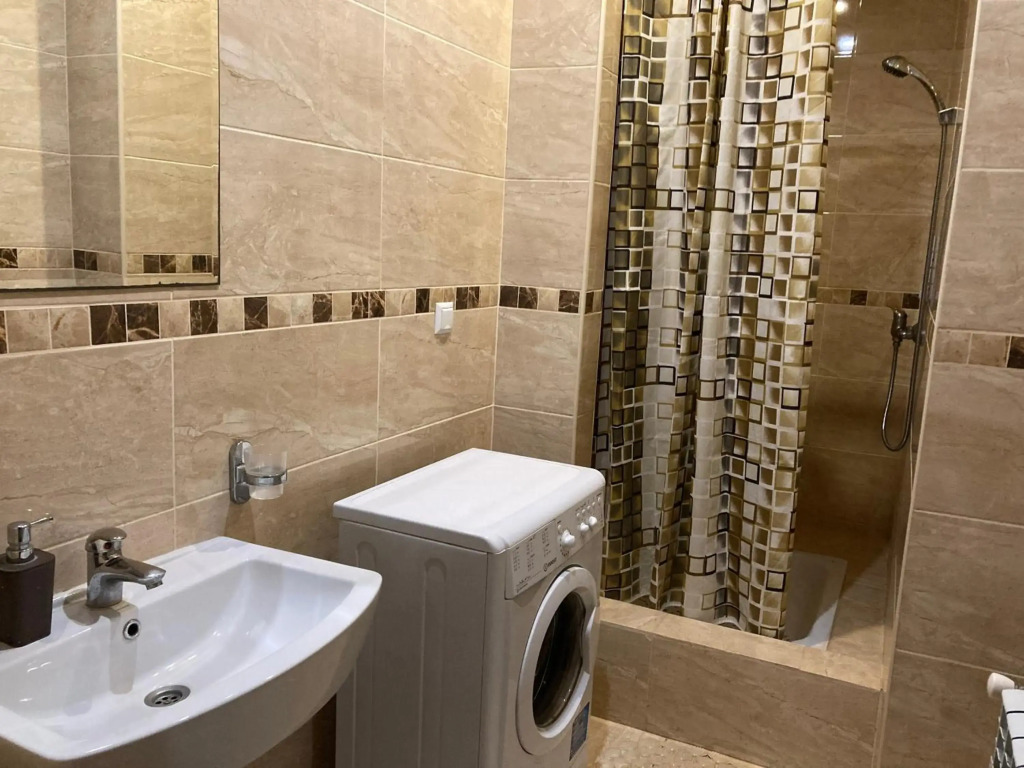 Apartment close to Roshen fountain