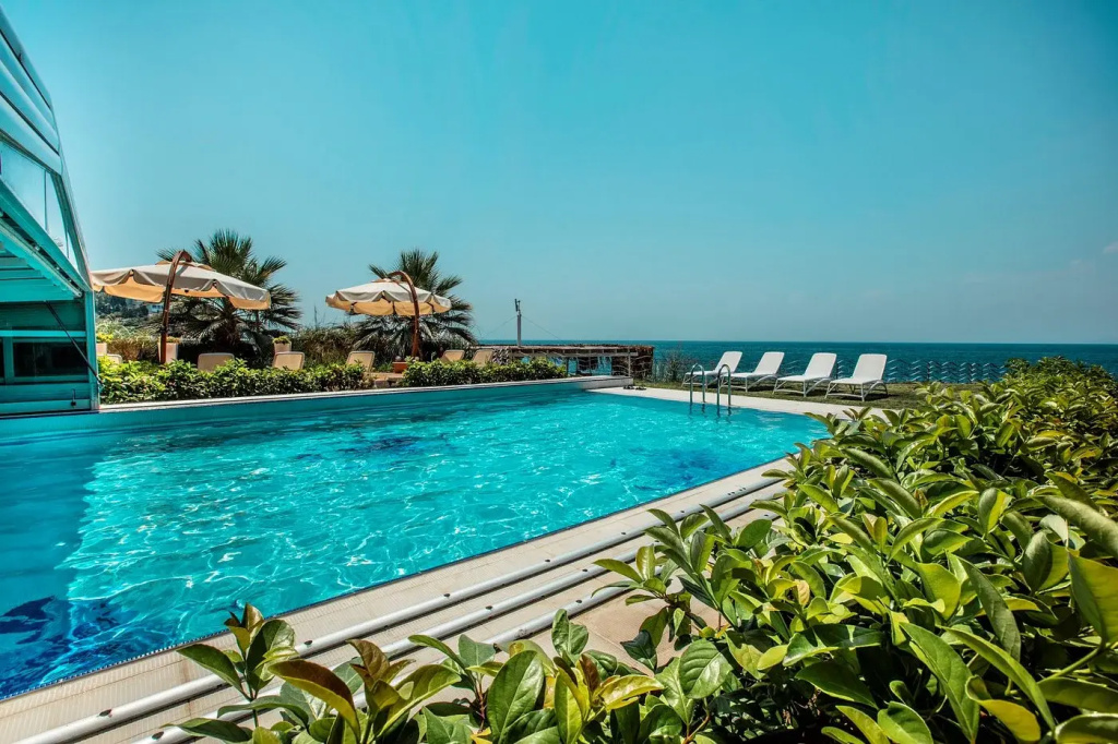 Charisma De Luxe Hotel