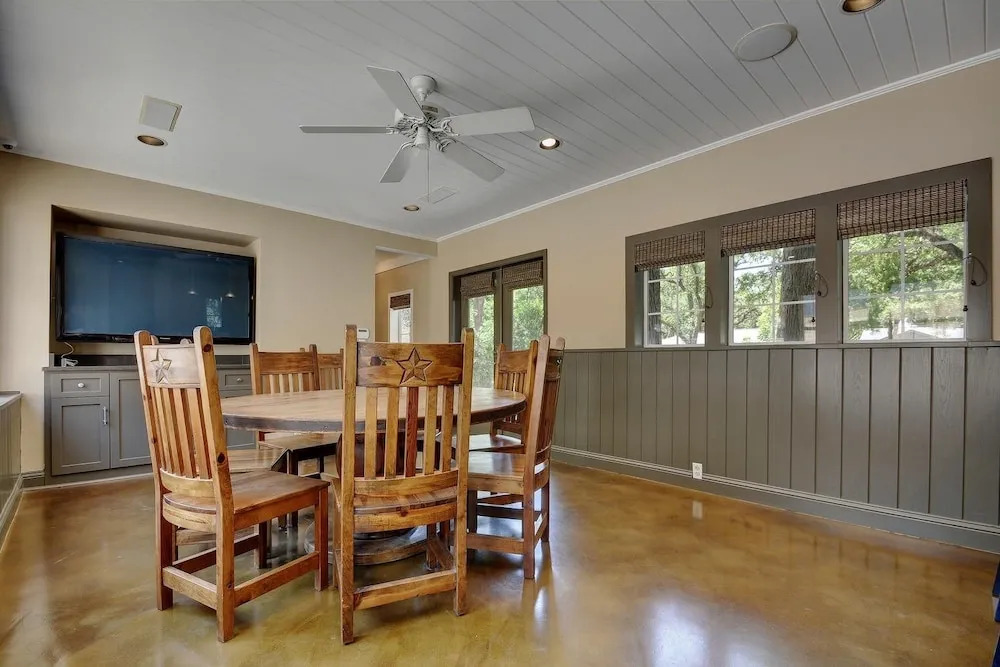 6BR 8BA Historic LBJ Estate near Lake Austin by RedAwning