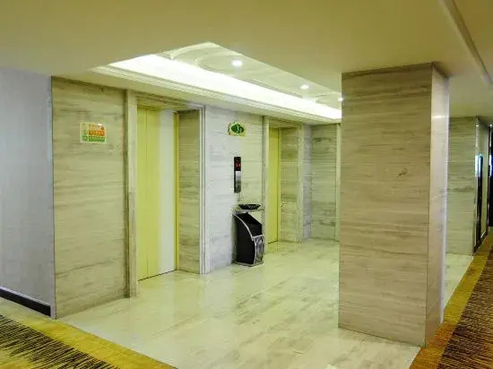 Vienna Hotel (Guiyang Fountain Subway Station Yangmingci Subway Station)