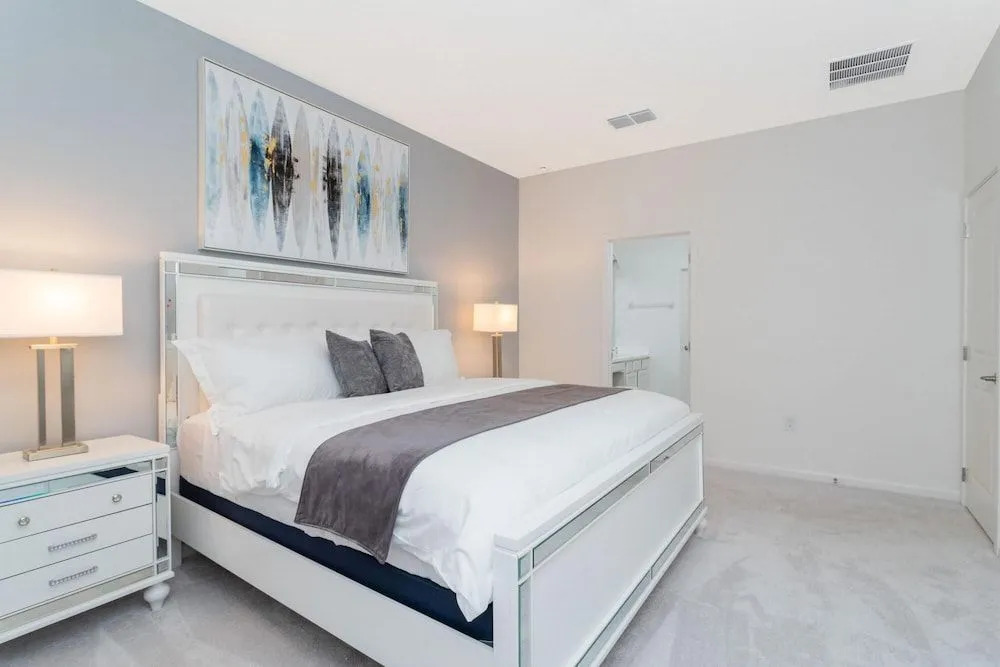 Large beautiful home by Disney