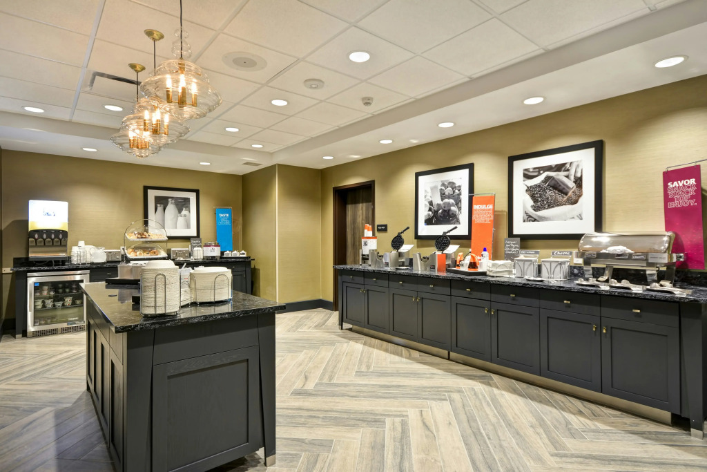 Hampton Inn & Suites Detroit/Warren