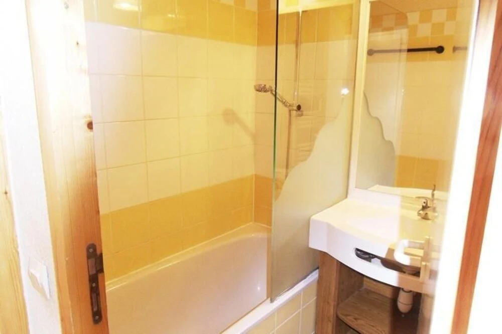 Belle Plagne Apartment on the Slopes With 2 Rooms for 6 People of 35 mÂ² Th03