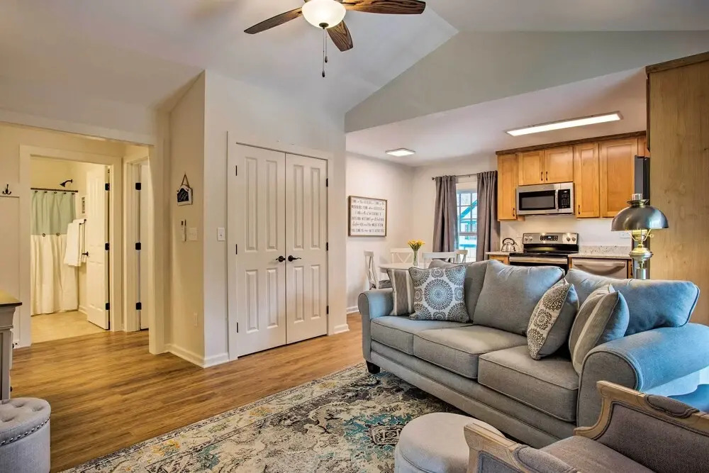 Walk to Dining: Saluda Main Street Retreat!