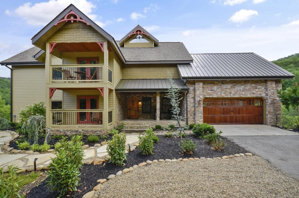 Mossy Brook - 6 Br home by RedAwning