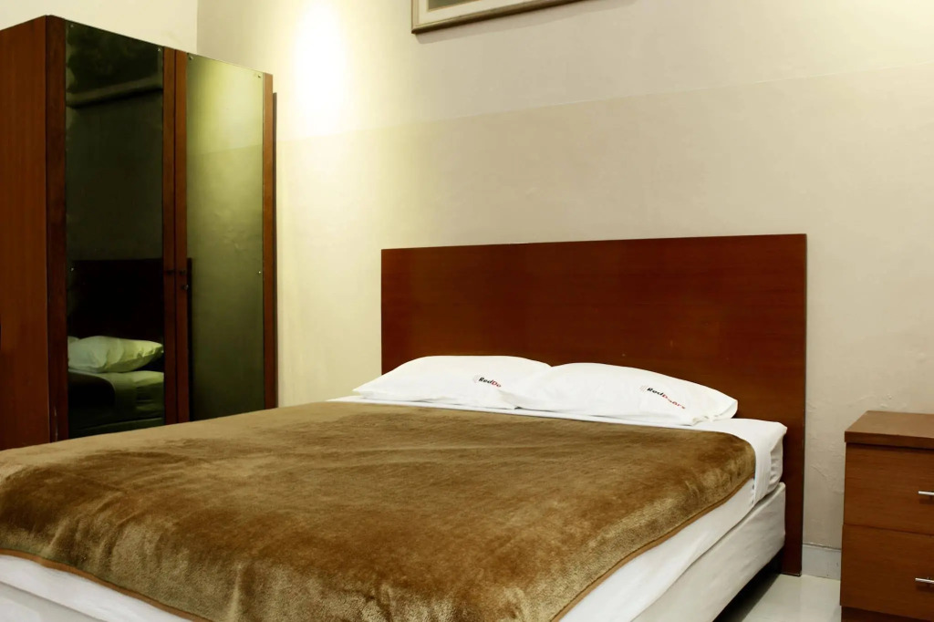 RedDoorz near Balai Kota Surabaya