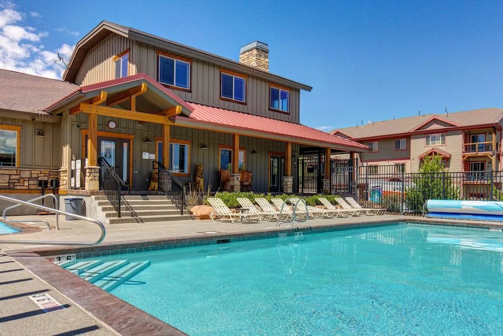 5640 Kodiak Way Townhouse by RedAwning
