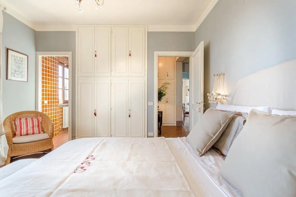 Villa Alberta, Panoramic 4 Bedrooms Farmhouse with Private Pool in Lucca close to Town Centre