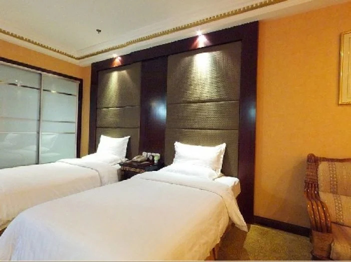 Huazhong Holiday Hotel
