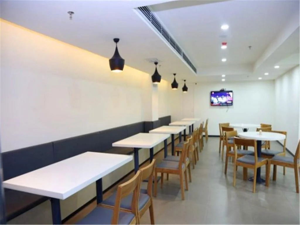 Hanting Express Lanzhou Anning Taohai Market