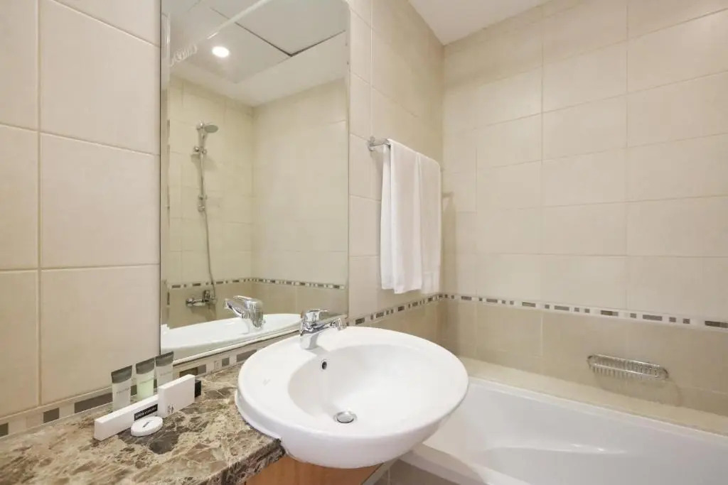 Dubai Marina 3 Bedroom Suite with Full Marina View
