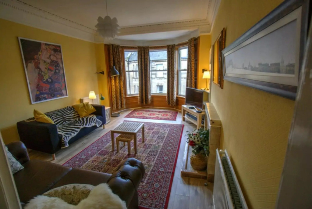 Traditional Edinburgh City Centre Flat