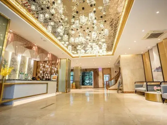 Coconut Island Star Hotel (Coconut Sea Avenue Meilan Airport)