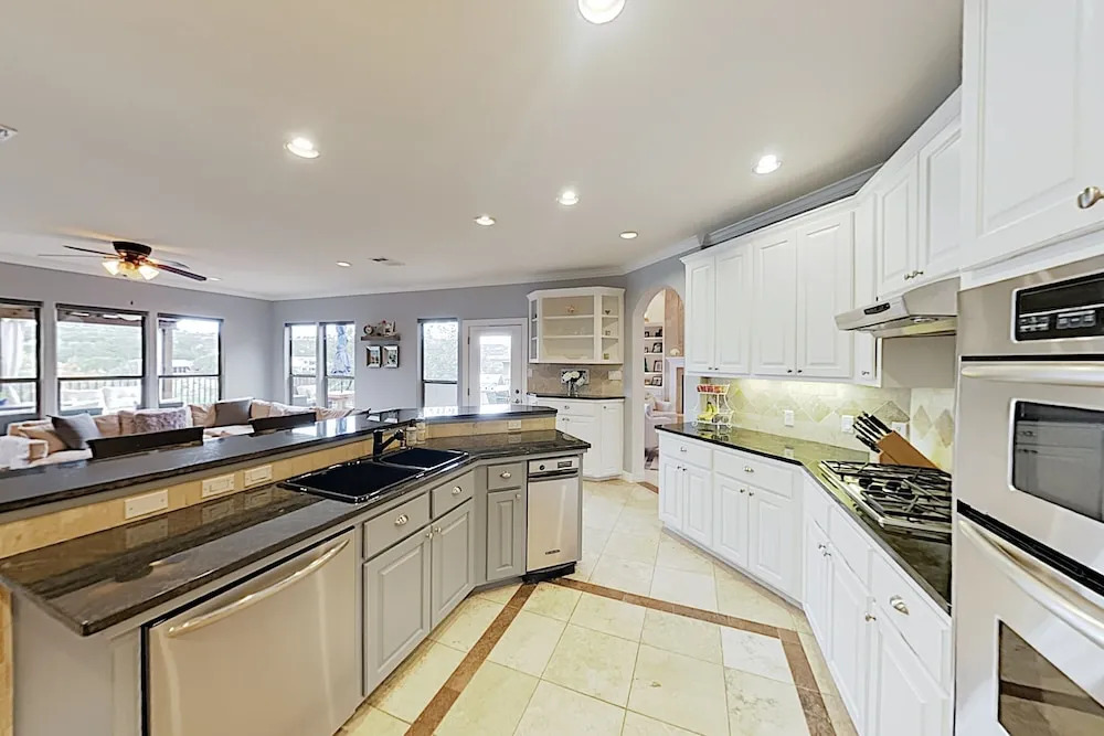 Break Cliff W/ Private Dock On Lake Travis! 4 Bedroom Home