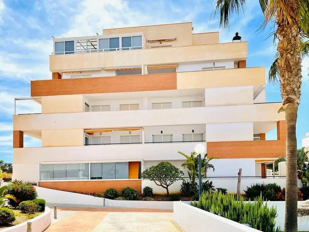 Nice Apartment With Shared Pool