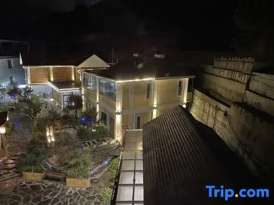 Kangding Gaqu Hot Spring Homestay