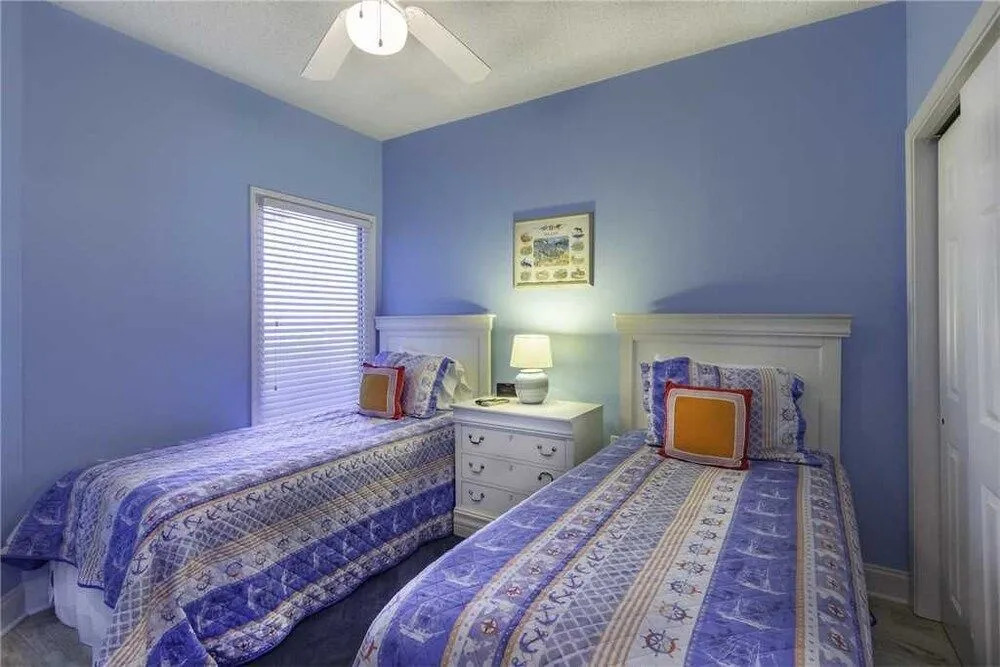 Tidewater 709 - 3 Br condo by RedAwning