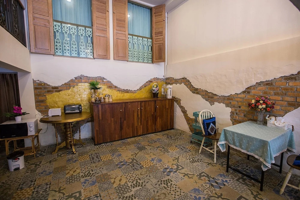ZEN Rooms Manee Nopparat Soi 1