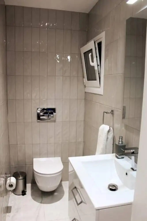 New Luxurious Studio at the Acropolis Foot Hills