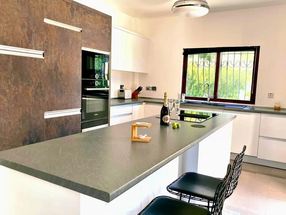 Villa With Pool and Garden 9 min to Beach in Lapta