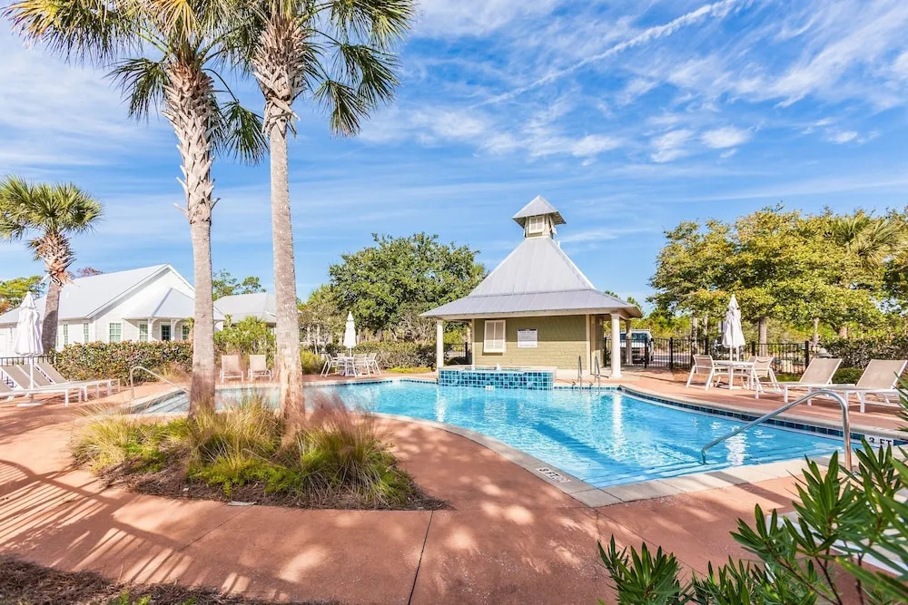 Cypress - 2 Masters, Golf Cart & Amenities 4 Bedroom Home