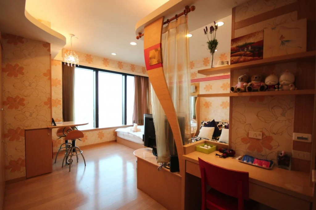 85 Childhood Suite