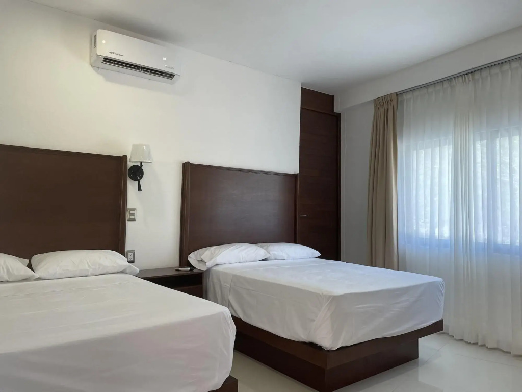 LA LOMA SUITES