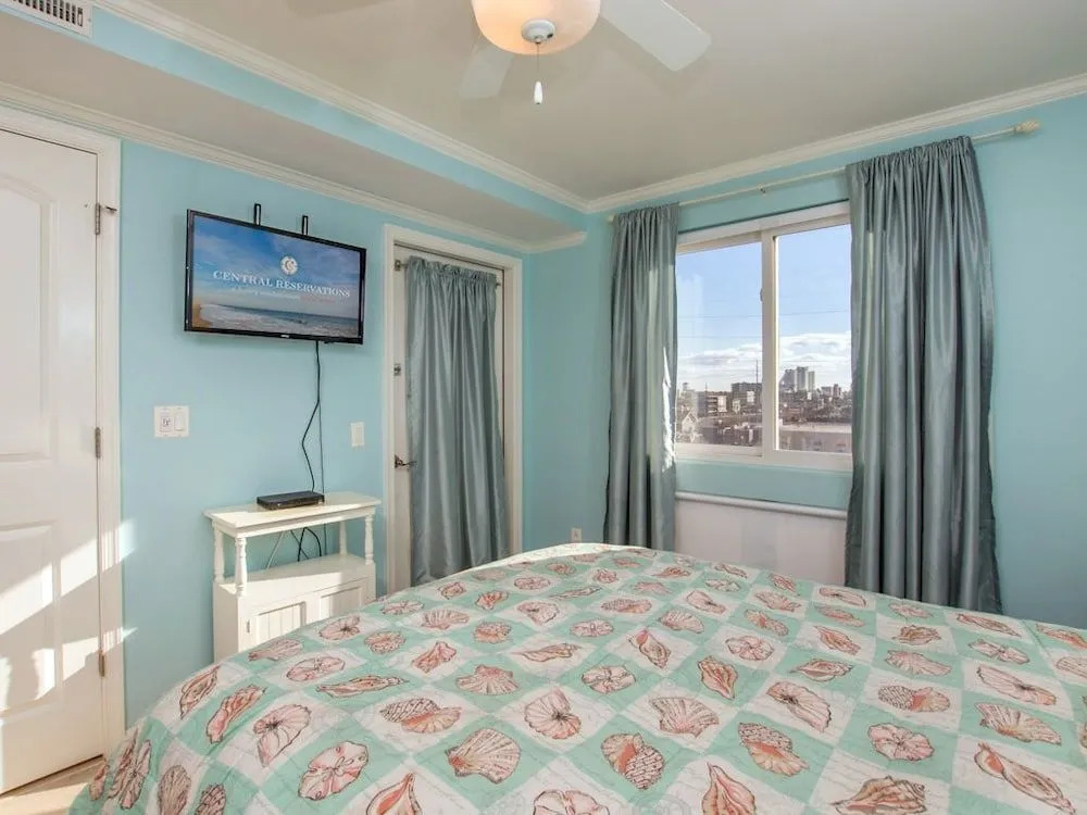 Makai 402 (bay View)