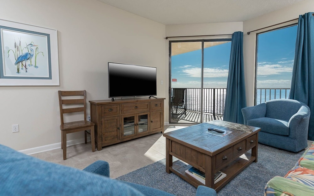 Phoenix V 1115 2 Bedroom Condo