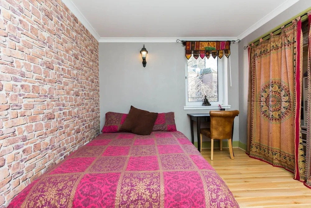 Charming 2BR Flat for 4 Overlooking Holyrood Park