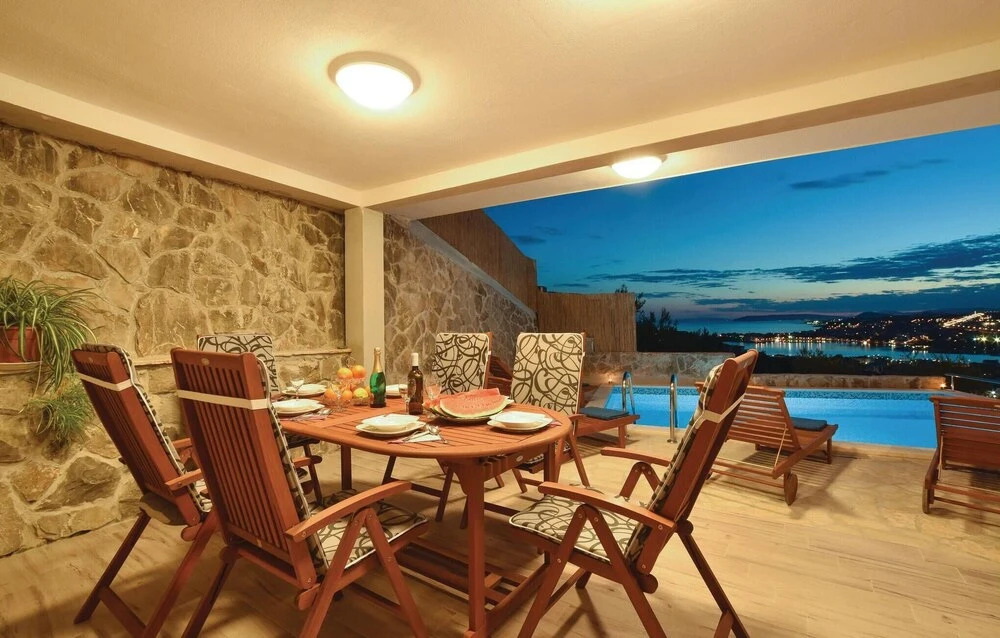 Amazing Home in Podstrana With Wifi and 3 Bedrooms