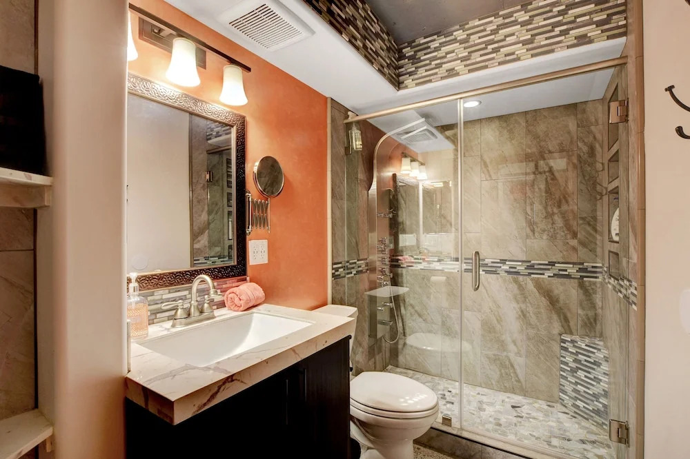 Renovated 2 Bdrm 2 Bath Condo las Vegas Strip 1 Gb Internet