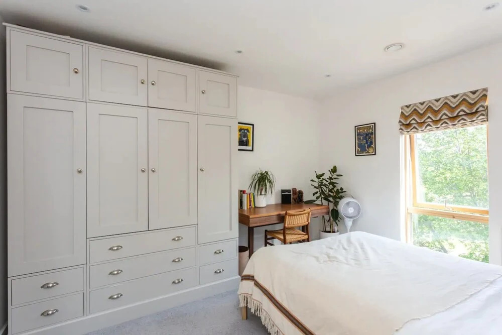 Bright 2 Bedroom Apartment Near Victoria Park